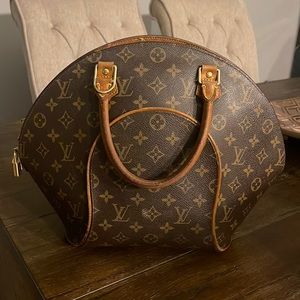 S O L D    Authentic Louis Vuitton Ellipse MM